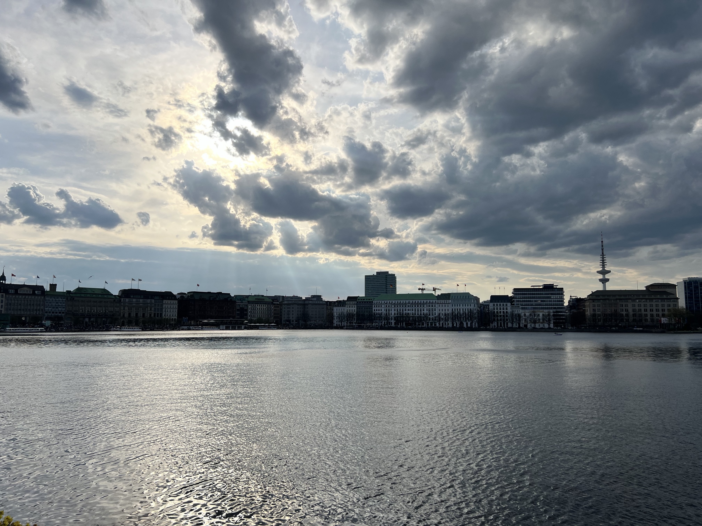 Alster cloud break