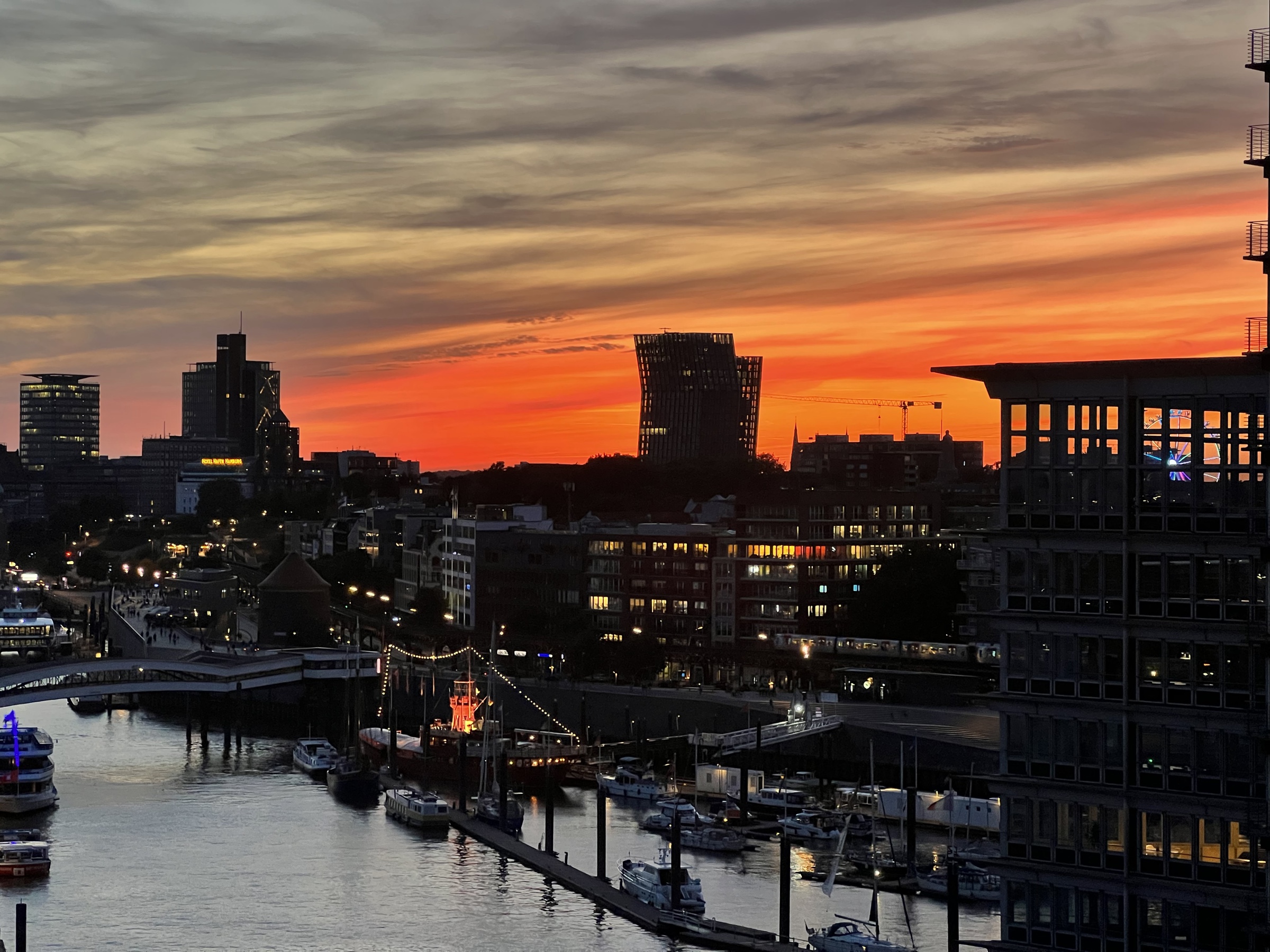 Tanzende Türme silhouette at sunset