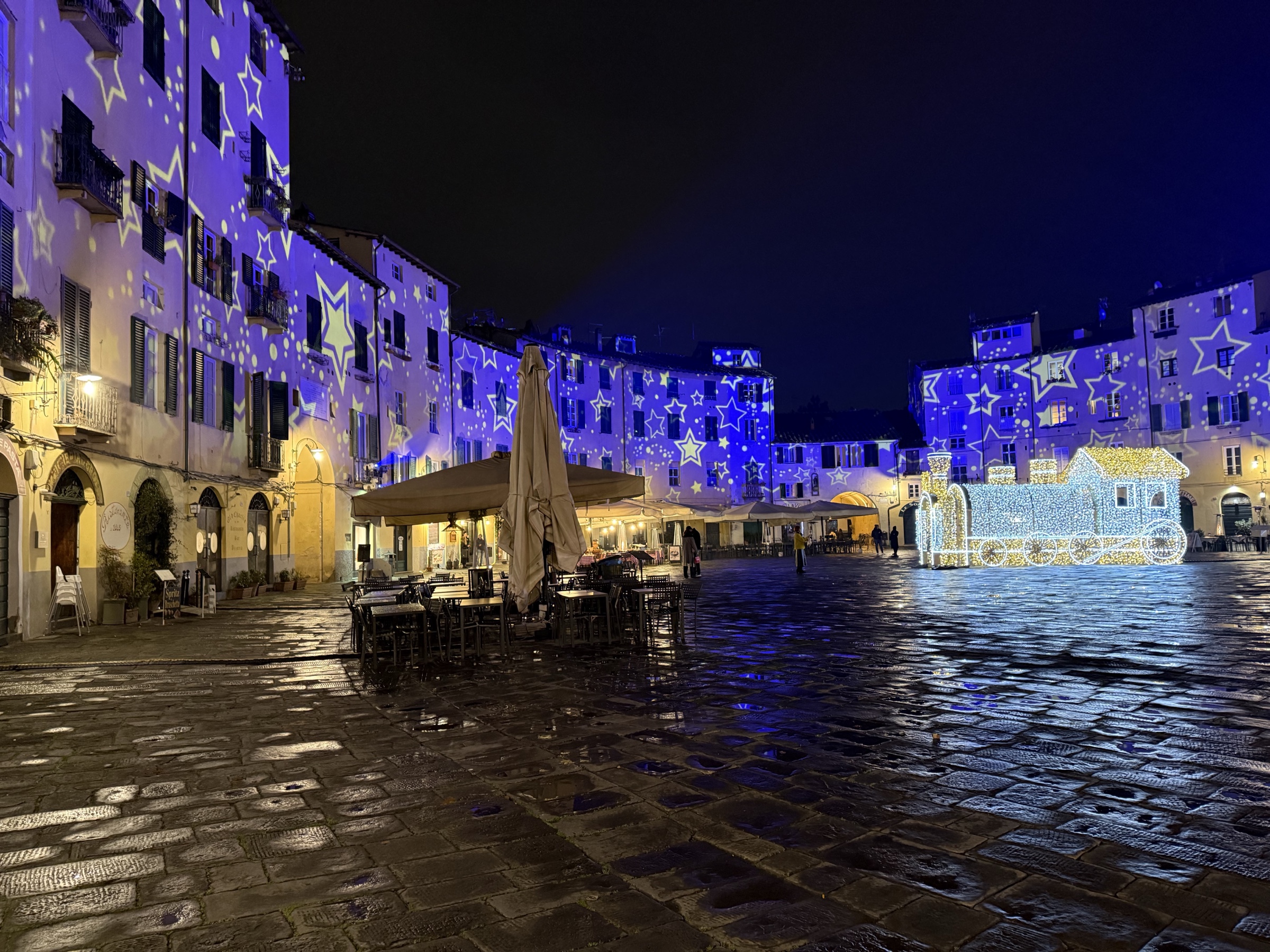 Piazza dell'Anfiteatro Lucca